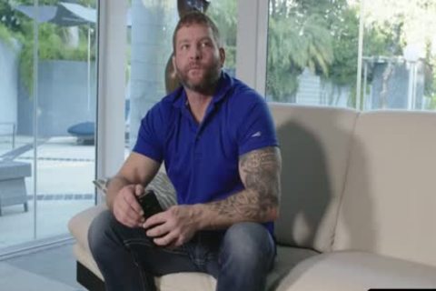 slim Ts Superstar Khloe Kay Hungrily Savors Stepdads 10-Pounder