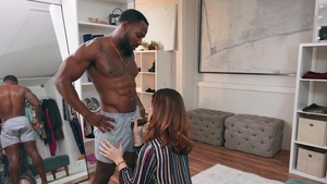 Trans Angels: Muscular Manager Dominates Daisy